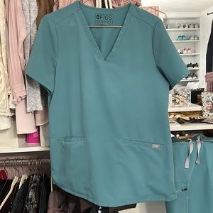 Figs scrubs set MEDIUM TOP, PETITE SMALL BOTTOM